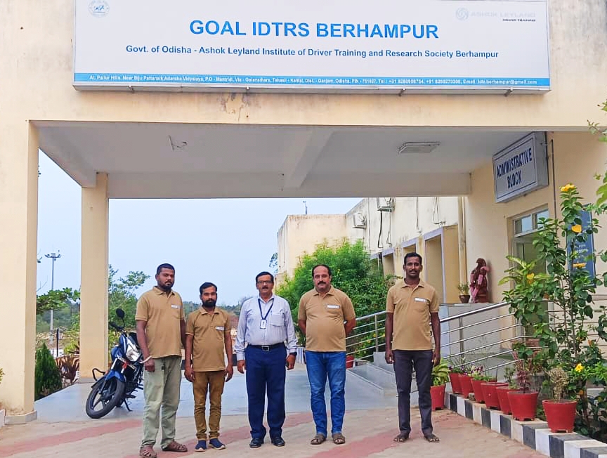 OSRTC_Odisha's tweet image. 3 days residential refresher training for OSRTC drivers are being conducted at 4 HMV DTI under "Suvahak" scheme across the state. 
The training focused on defensive driving skills and updating technical innovations in HMV's.
#RoadSafety #SafeTravel
@CTOdisha @STAOdisha