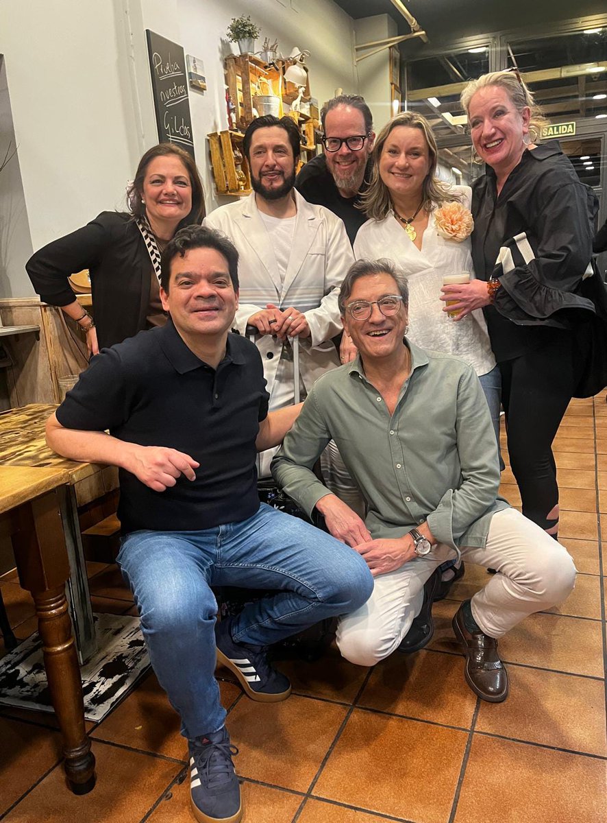 ANAZROS's tweet image. Noches que te recargan el alma. 🌙✨ Disfrutando de una gran velada con Rafael Amargo en @LaTapillaSixtin . ¡Más momentos así, por favor! 😊 
#Disfrutar #Felicidad #Madrid