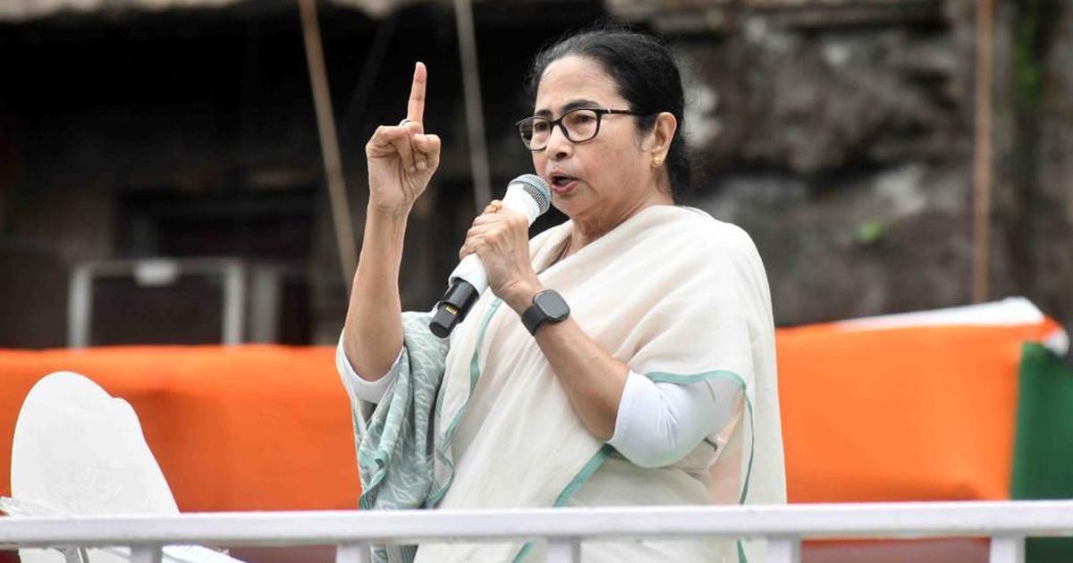 airnewsalerts's tweet image. The #SupremeCourt made strong observations over the alleged interference by West Bengal Chief Minister #MamataBanerjee during an Enforcement Directorate (ED) investigation in Kolkata. 

The Court warned that democracy would be in peril if a sitting Chief Minister intervenes in an