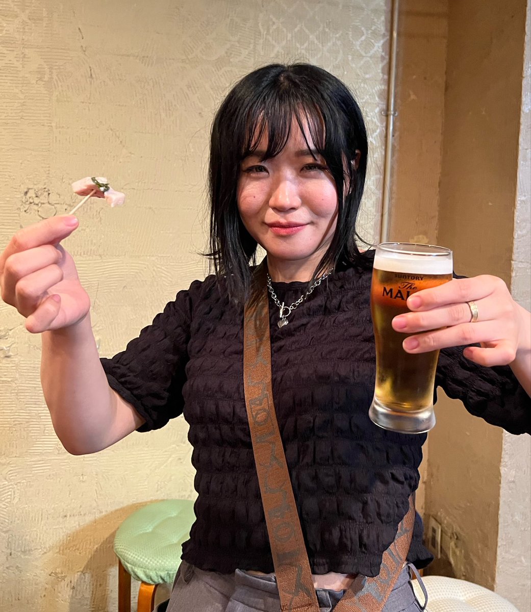 minabowFREASURE's tweet photo. 楽しいライブとアフター呑みまでありがとーーー🍻
ツチのコ、26周年ですって👏🏻👏🏻👏🏻👏🏻
おめでとう㊗️
サポートのサトエちゃん🎹、ヨティ🎸もめっちゃカッコよしでした✨
おしゃべりも楽しかったー🍻

新曲「伝えておきたいこと」これは泣きました！
次の約束ができたのも嬉しいな♫

＃真昼の月夜の太陽 https://t.co/EmZ5ZaTzca
