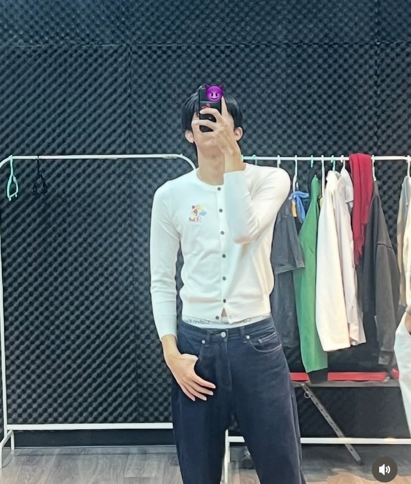 ส่งต่อ เสื้อ cardigan trofi size m อก 38.5 
ไม่เคยแกะเลยค่ะ ยังอยู่ในถุง 

ราคาเต็ม 1,390฿ ขายลดมากกว่า 50% > 600฿
ค่าส่ง 40฿ ค่ะ 

แบบเดียวกับที่ โชกุน เคยใส่ค่า 💚
สนใจ dm ได้ค่ะ 💖 

#trofixthomaskong #ตลาดนัดโทมัสก้อง 
#ตลาดนัดproxie #TROFIxSiamCenter