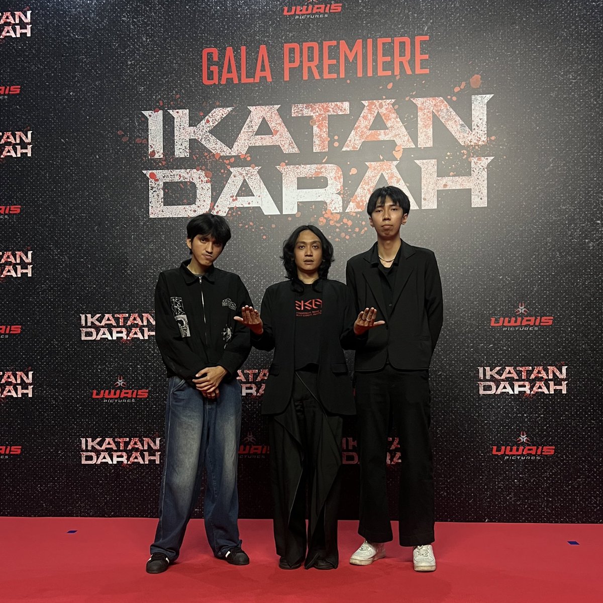 oyasumipopon's tweet image. siapa sangka ngeband shoegaze bisa sampe 
ke gala premiere

jangan lupa nonton Ikatan Darah, ada lagu ASHN nya 🫶🏻.