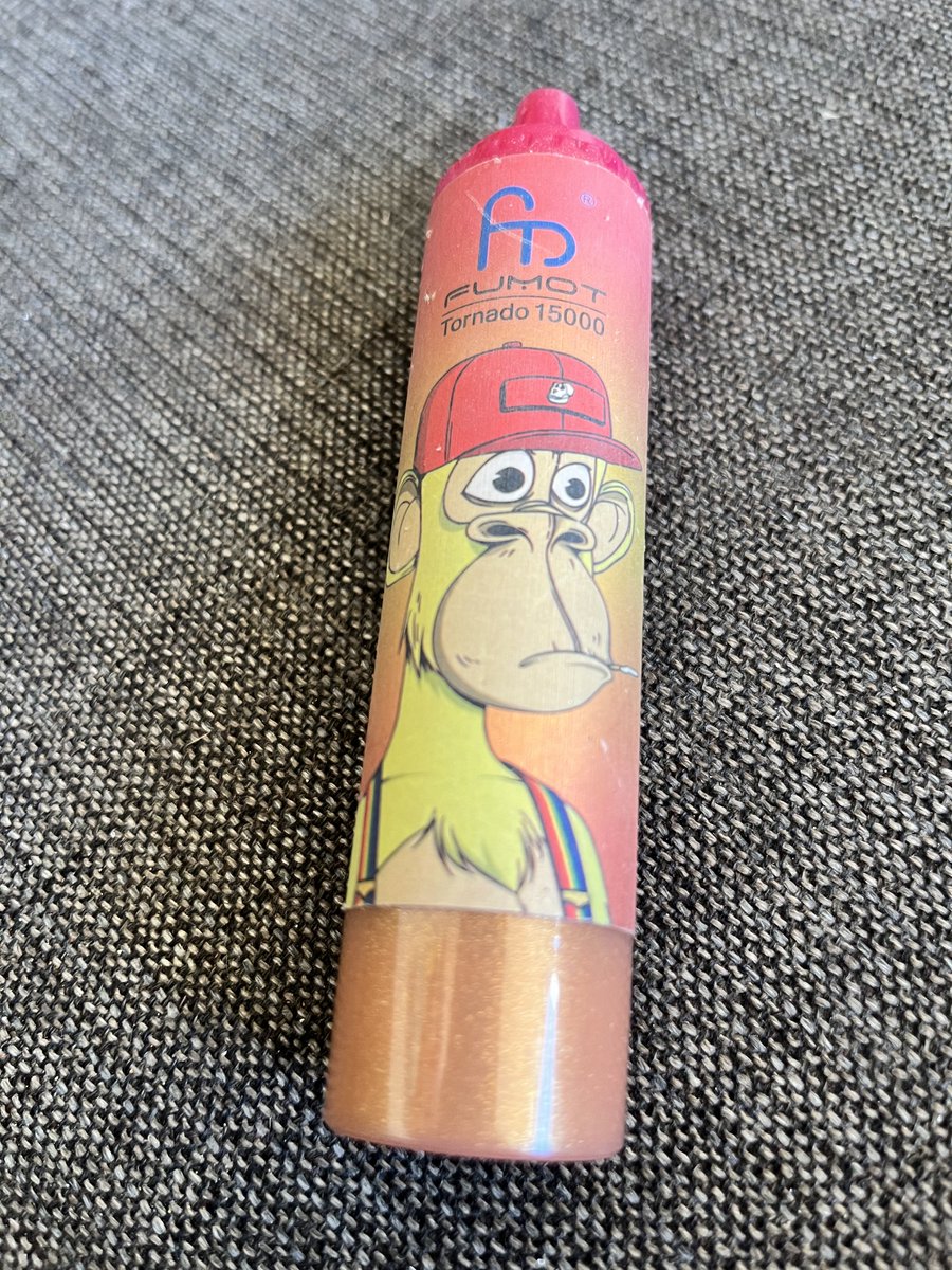 Jerkaaz's tweet image. “Wij betalen je rijbewijs als je tot je 18e niet rookt/vaped”. Net begonnen met rijles, 17 jaar. Wat moet je dan? #rijles #vape