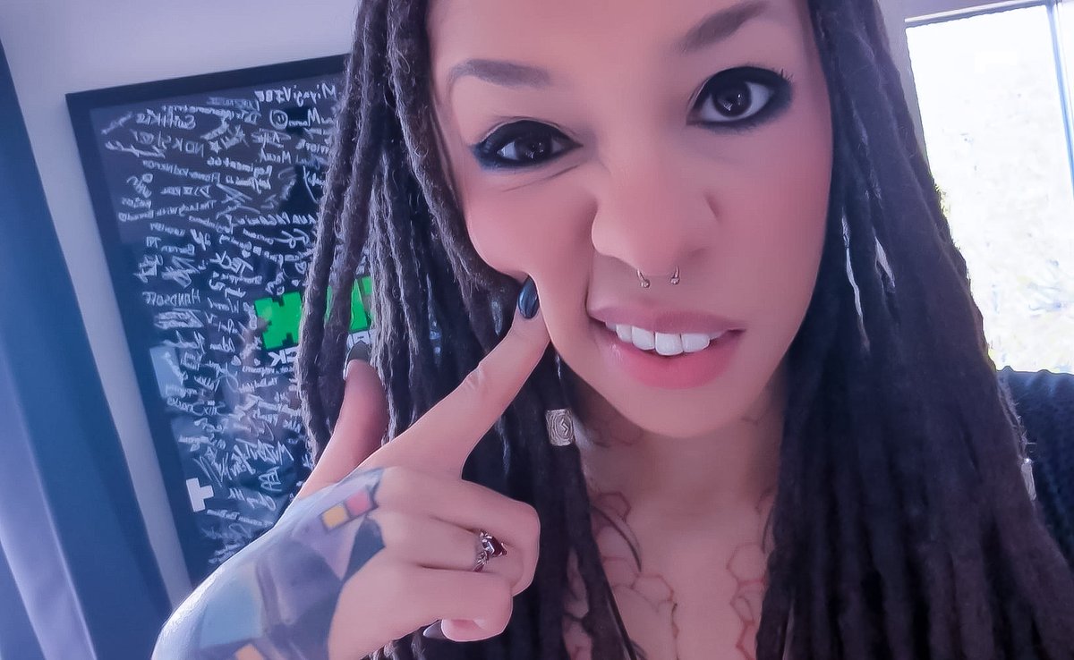 Now Live on Kick 💚🔥

Painting all afternoon and possibly games later 👊🏽🔥
Get in here!!!!

Kick.com/RazorRedd