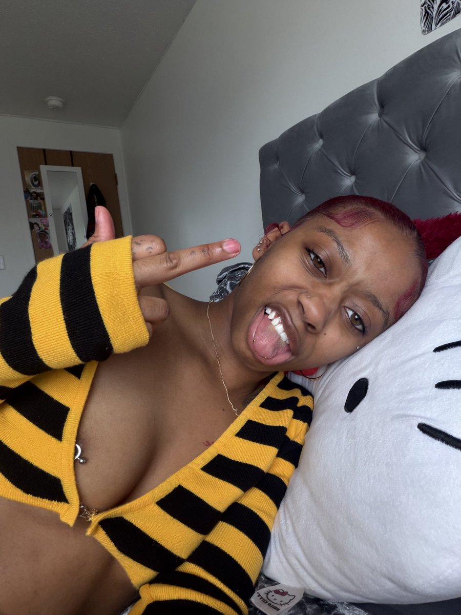 petitemiss_red's tweet image. A yellow kinda day🍯#trendy #prettyeyes