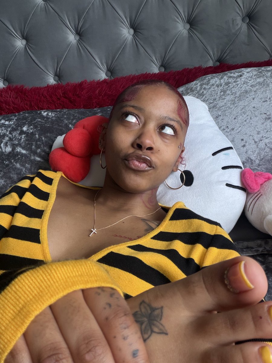 petitemiss_red's tweet image. A yellow kinda day🍯#trendy #prettyeyes