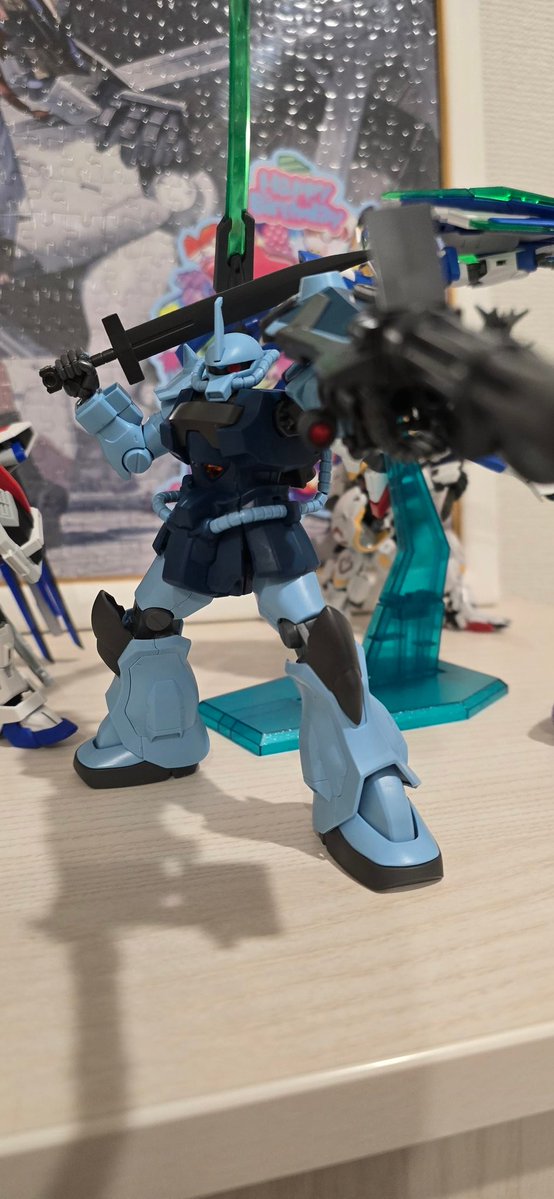 HGグフカスタム作りやした！
素組でこれは出来がよすぎる
可動の自由はそれなりだけどマジで作りやすかった🤗
「怯えろ！竦め！モビルスーツの性能を活かせぬまま、死んで行けぇっ！」 
#08小隊
#ガンプラ初心者
#HGグフカスタム