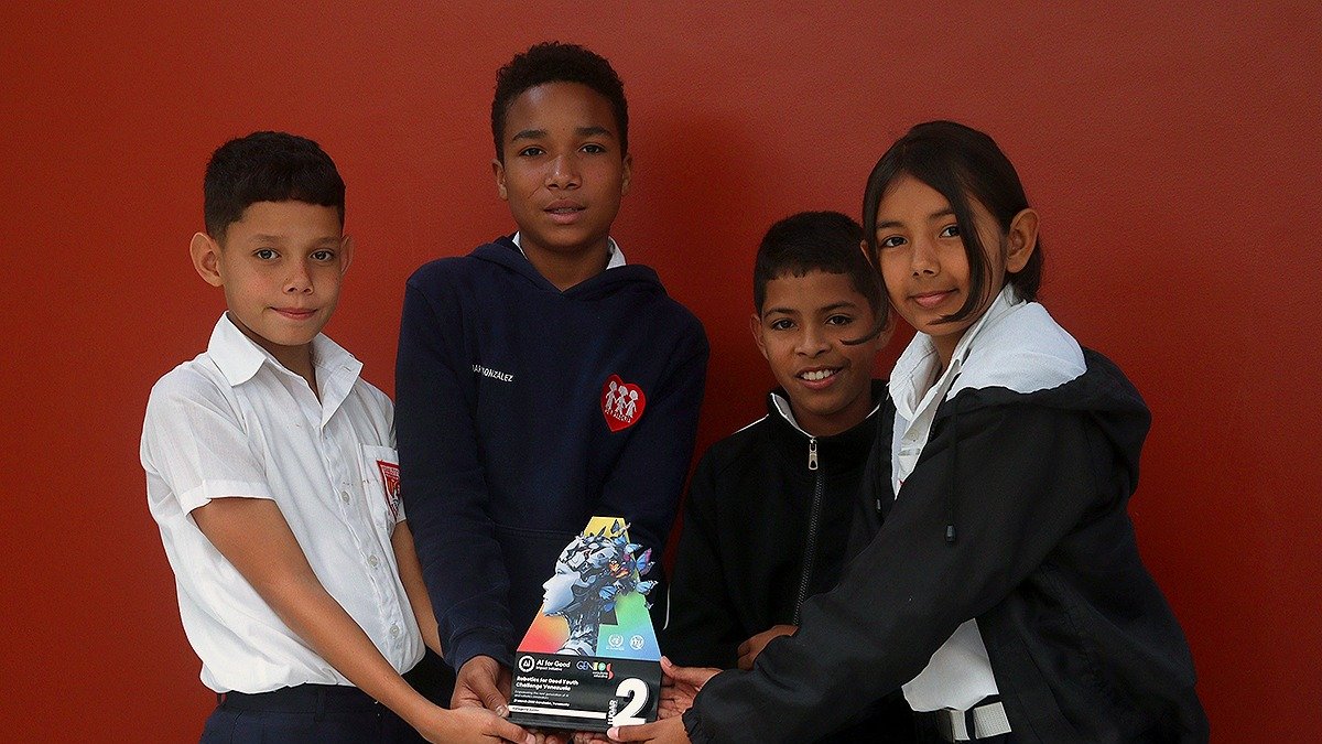 Extensión Social UCAB tweet media