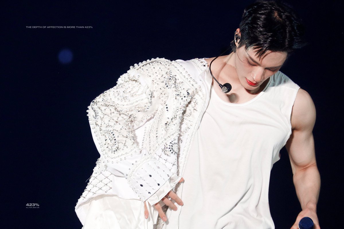 𝟰𝟮𝟯% tweet media