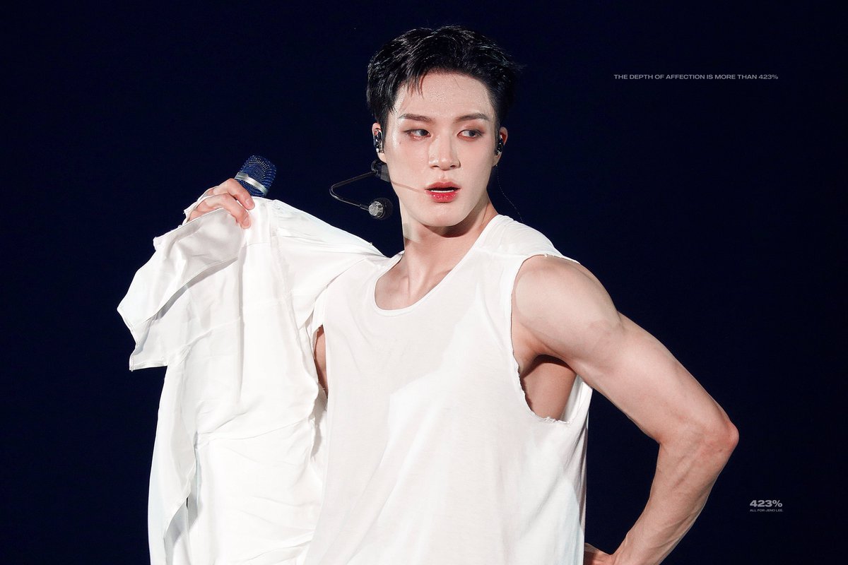 𝟰𝟮𝟯% tweet media