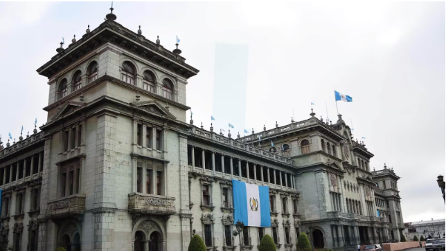 PublinewsGT's tweet photo. 🚨 Tras las movilizaciones en la Ciudad de Guatemala por el #Codeca, el Ejecutivo se pronuncia. ✊🚦
#Guatemala #EstadoDePrevención #MovilizaciónCampesina #PNC #TráficoGT
https://t.co/Of5VqA8bJd https://t.co/upKPrlI902
