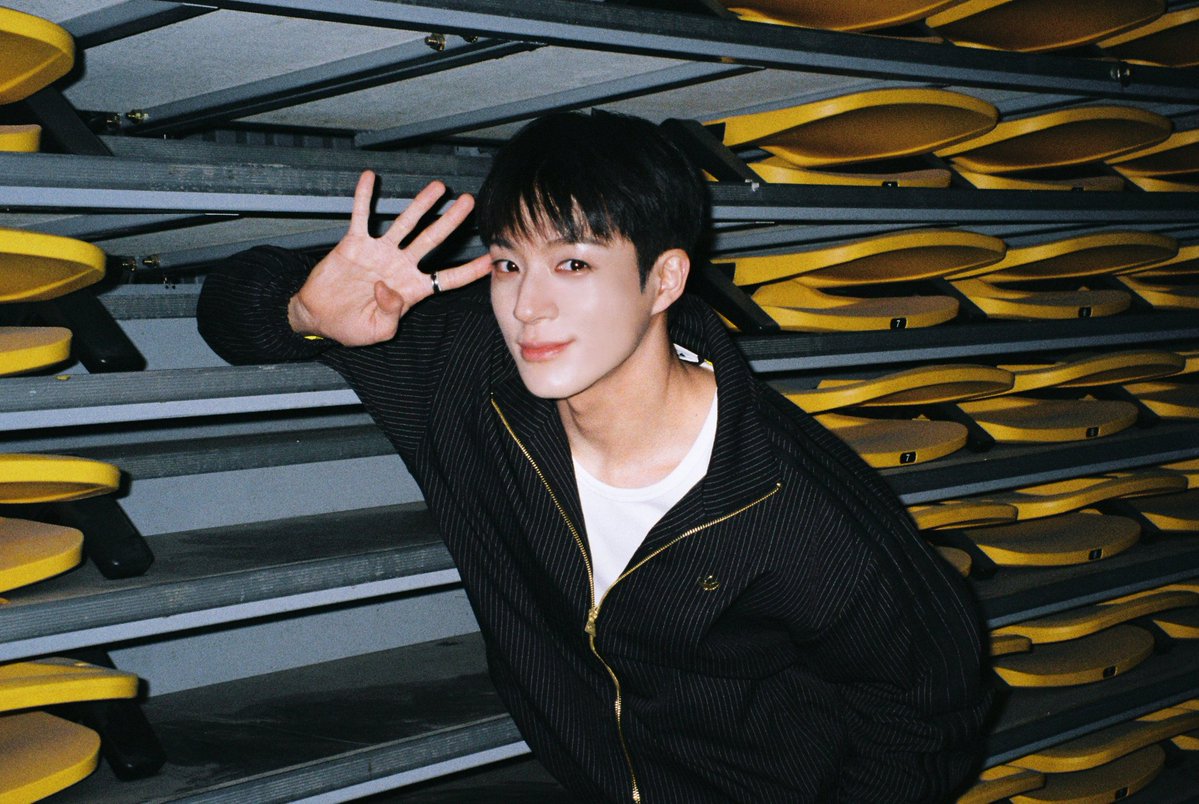 GIVEAWAY SPECIAL JENO BIRTHDAY 🐶🎈🎁

saldo e-wallet balance 1OOk for 2 person!

tnc:
- follow + rt
- reply
    HAPPY JENO DAY
    #제노생일축하하러f1보다빠르게옴
    #LoveLeeJENODay

end tba.