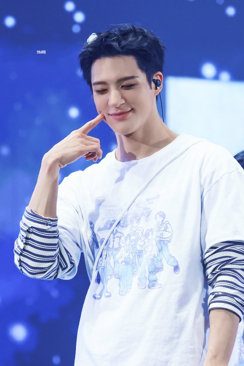 𝐬𝐢𝐥𝐯𝐞𝐫 𝐥𝐢𝐧𝐢𝐧𝐠. tweet media