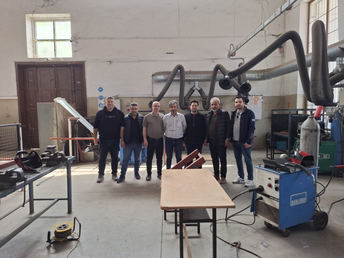 modelfabrika01's tweet photo. yalın felsefe, değer &amp; israf, iş adımlarını gölgeleme ve 5S konularını birlikte çalıştık. Ardından okullarını ziyaret ettik ve çocuklara uygulamalı eğitimler verilmesi için öğretmenlerimizle birlikte pilot atölyeler kurguladık. https://t.co/wcTPzENGj4