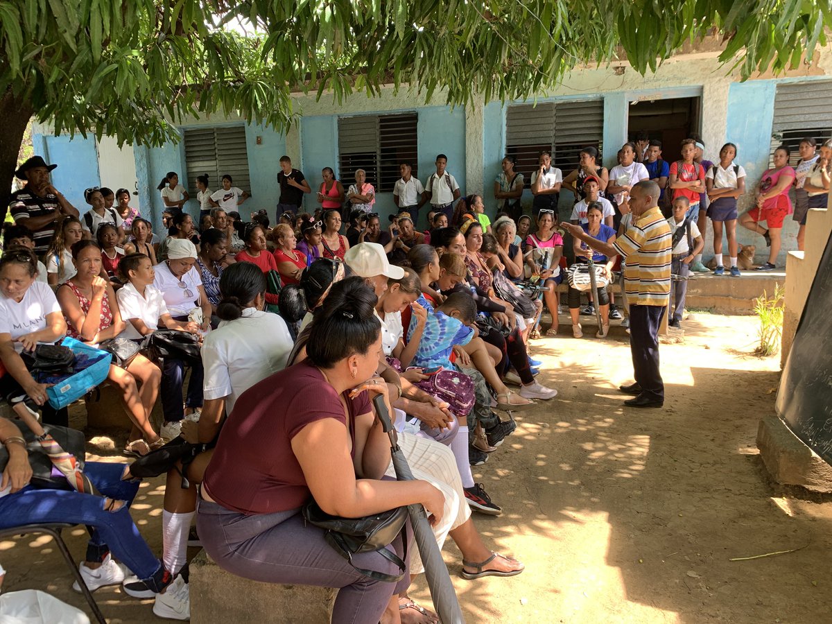 SBRPA1's tweet photo. Escuela de educación familiar para tratar la continuidad de estudios y educación profesional. https://t.co/iaXn4AqBgQ
