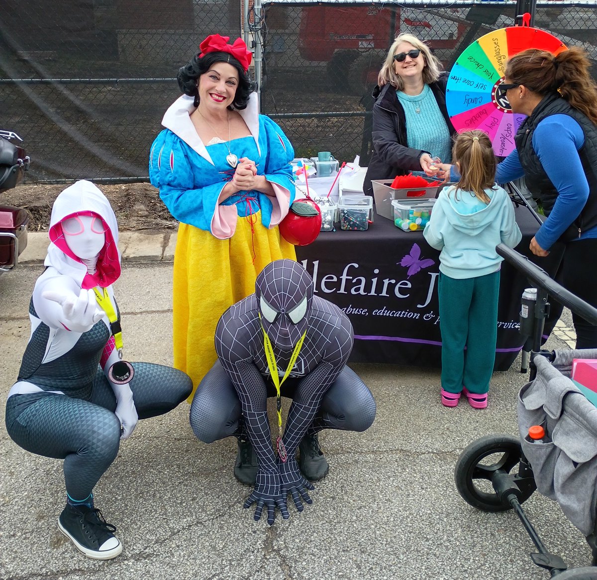 LevelUpOHTP's tweet photo. Level Up proudly joined the Community Pinwheel Walk at Historic Medina Square! Thanks to all who wore blue and helped raise awareness for child abuse prevention. #Community #ChildSafety https://t.co/r2oB3B9RXy