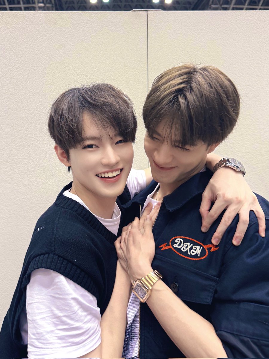 สุขสันต์วันเกิดพี่โน่คนที่รักน้องเล่อมากที่สุด มีความสุข สุขภาพแข็งแรง อยู่เล่นเป็นเพื่อนน้องไปนานๆ เลยนะ

#순순이_제노_데이
#LoveLeeJENODay