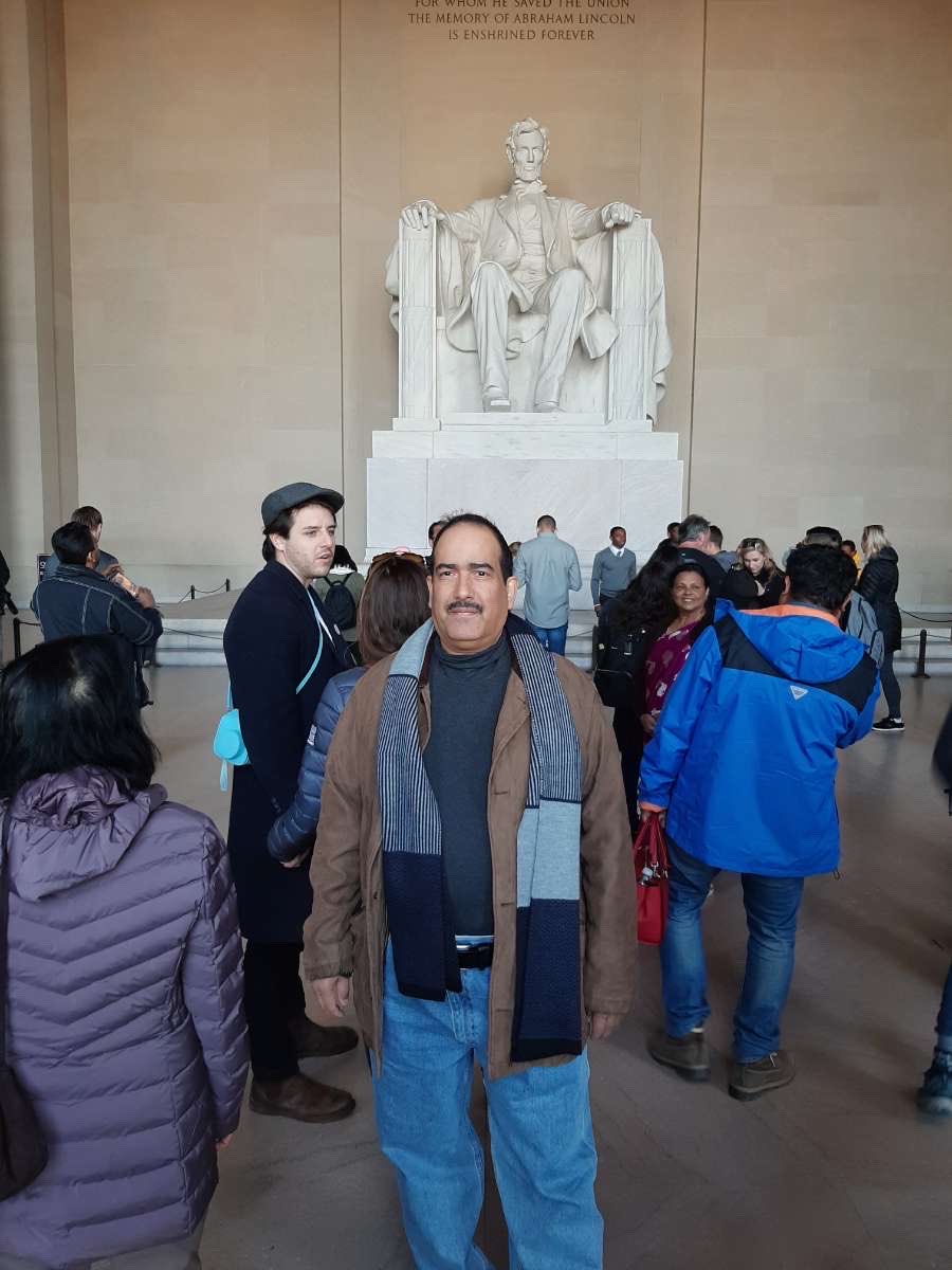 تمثال أبراهام لينكولن (1920) هو تمثال ضخم يجسد الرئيس الأمريكي أبراهام لينكولن (ولد عام 1809- وتوفي عام 1865) تم نحته من قبل النحات دانيل تشستر فرانس (1850-1931) والإخوة بيسيريلي.