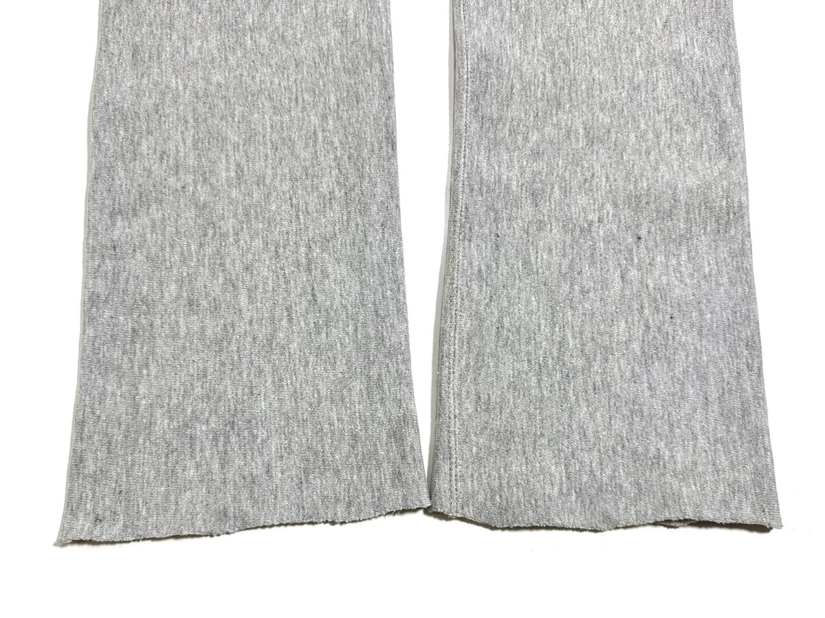 70s CHAMPION "ONE COLOR TAG" REVERSE WEAVE PANTSです。
サイズ　L

ウエスト　~88cm
レングス　68cm
股上　39.5cm
全長　106cm

チャンピオンのリバースウィーブパンツ
単色タグの1点でボディーは杢グレーカラーで定番の1点です。
上記のように裾がチョップされてます。
truevintage.jp
