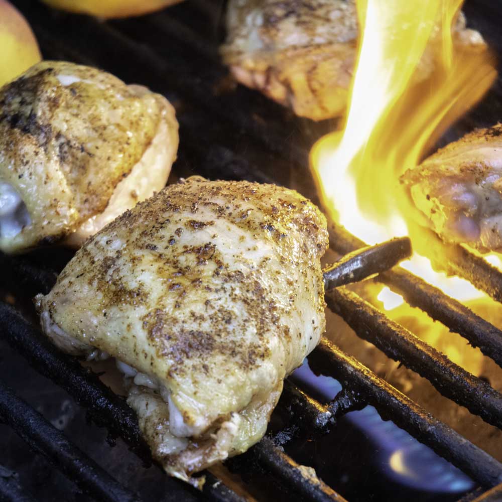 umami_site's tweet image. The smoked chicken rub recipe rub builds on the flavors from the smoke and fire to infuse the chicken with deep smoky flavors.

#smokedchicken #smokedchickenrecipe #chicken #dryrub #umami_site

bit.ly/3QkcFeD
