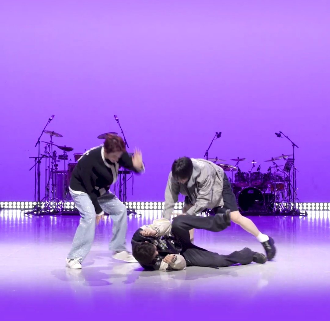 우리 오빵이들 사이조은것봐 마음 따숩다 따수워^-^