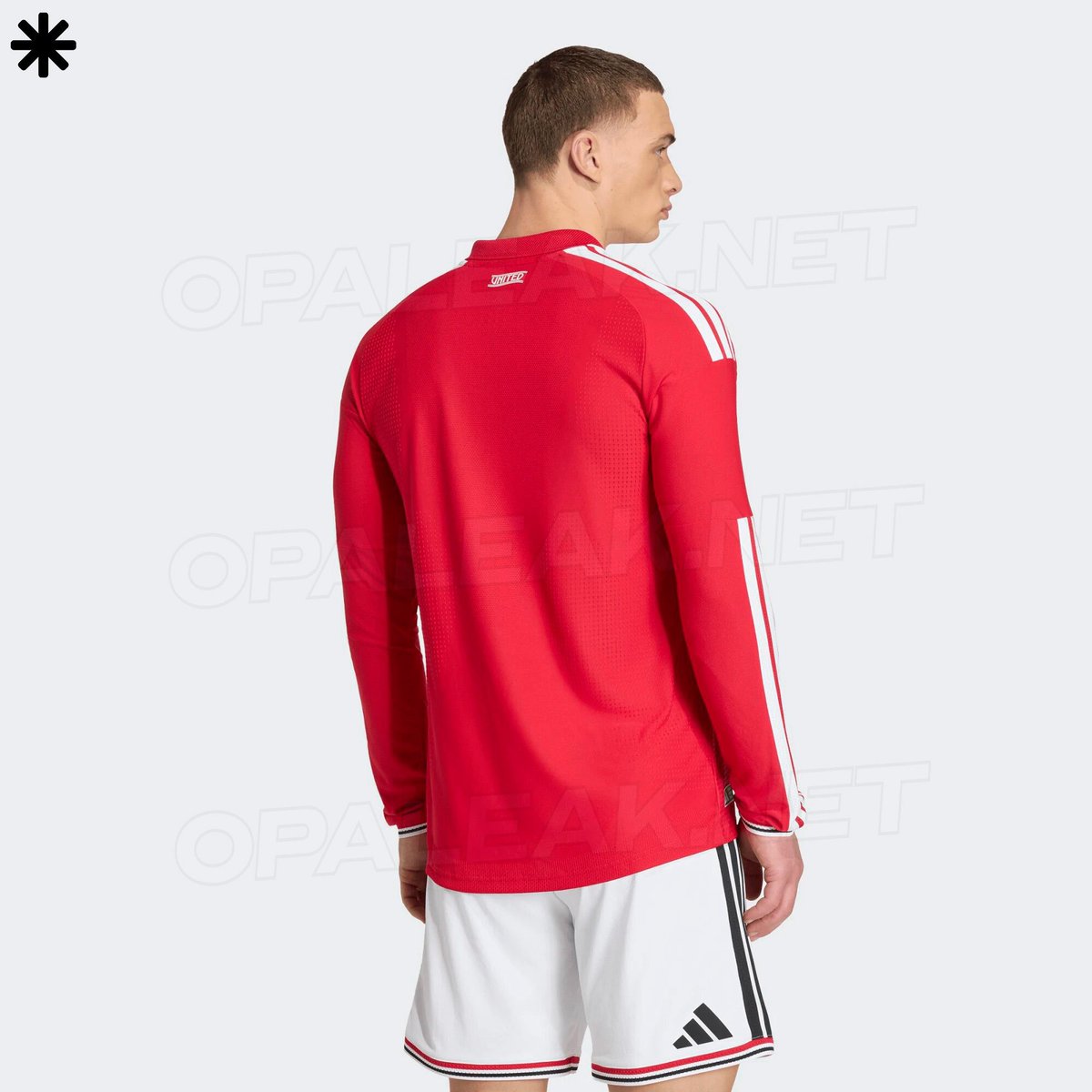 utdreport's tweet image. Official pictures of the #mufc 2026/27 home kit [@opaleak]