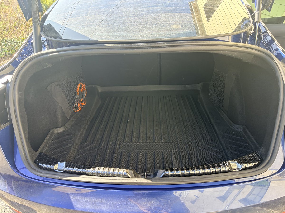 Voilà l’arrière et coffre terminé.
Prochaine étape : intérieur des portes