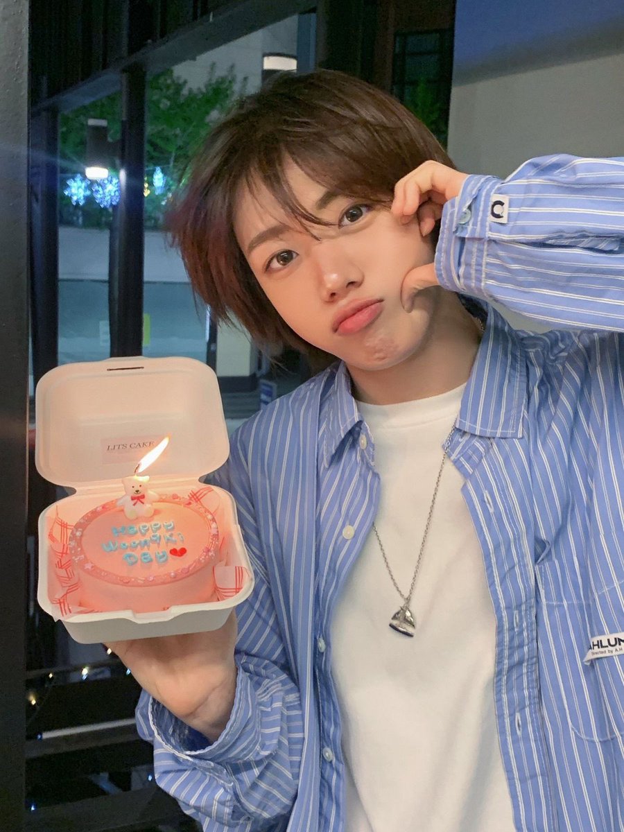 JL_UniL's tweet image. Happy Birthday Woongki

— 웅기야 생일축축 언제나 내가 우러러불 수 있는 아이돌이 되어줘서 ㄱㅁㅇ🤍 그냥존재해주는것만으오도 우리에게 힘을 줘서 정말 고마워! 웅기야 사랑해!!

A WOONGderful KIKIDay
#TWOgetherFOUReverwithWOONGKI
#오늘도_영원히_웅기와_함께
#HAPPYWOONGKIDAY