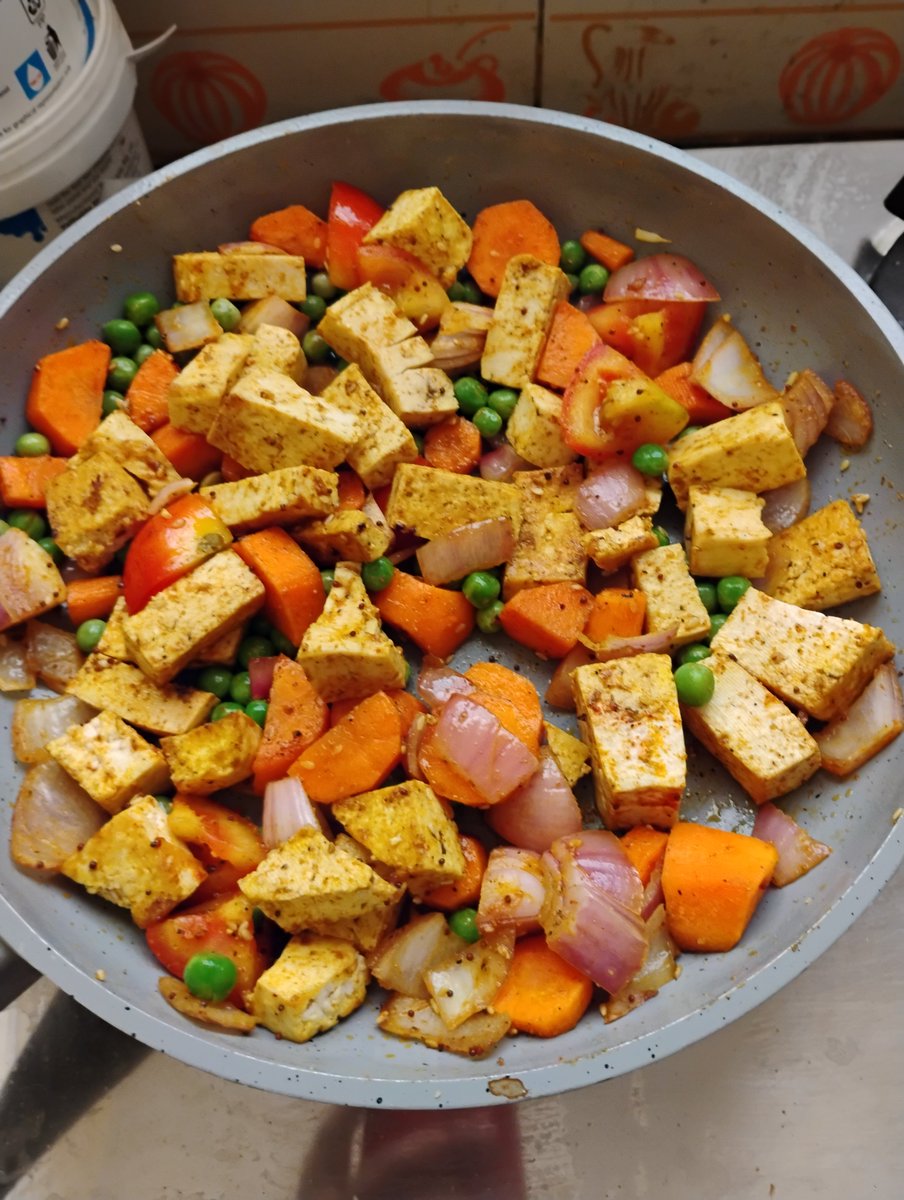 vincimax's tweet photo. Mixed vegetables tofu stir fry. #MeshuCooks https://t.co/gAWN2I5K5L