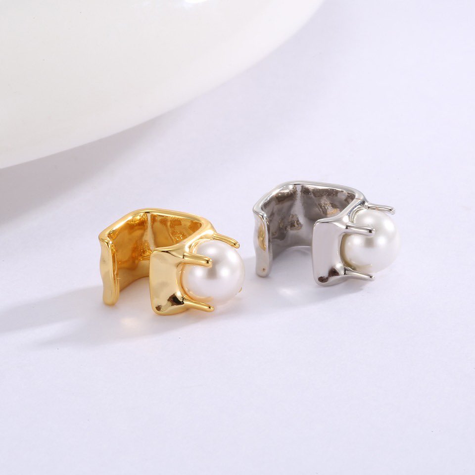 purebsneei17966's tweet image. 💕beautiful pearl earrings💝
#luxury #elegant #earrings