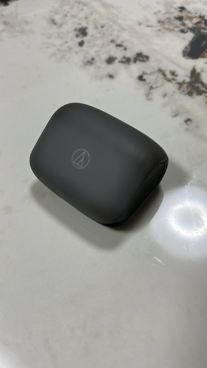M__ZK's tweet photo. イヤホンはオーテクがお気に入りなんだけどこれが入る可愛いミニポーチがなかなか無い🥺微妙に大きいんだよね🥺良いポーチないかな…もはやAirPods買うか… https://t.co/6Blf1GuIRY