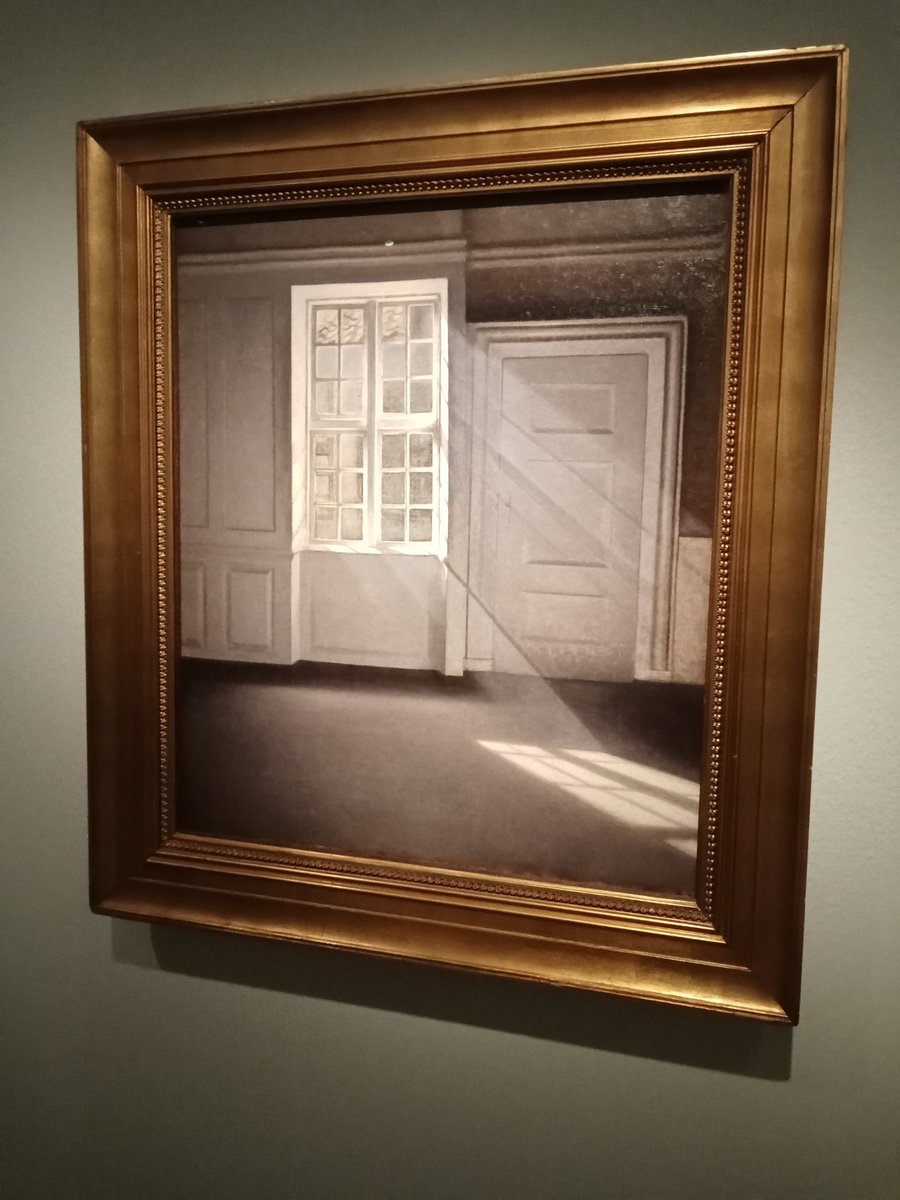 MDepeche's tweet image. Hoy vi la exposición de Hammershói. Y para mí, sus cuadros de interiores con esos claroscuros son maravillosos. No los de los retratos, exceptuando un par que sí.

#Madrid #museothyssen 💝