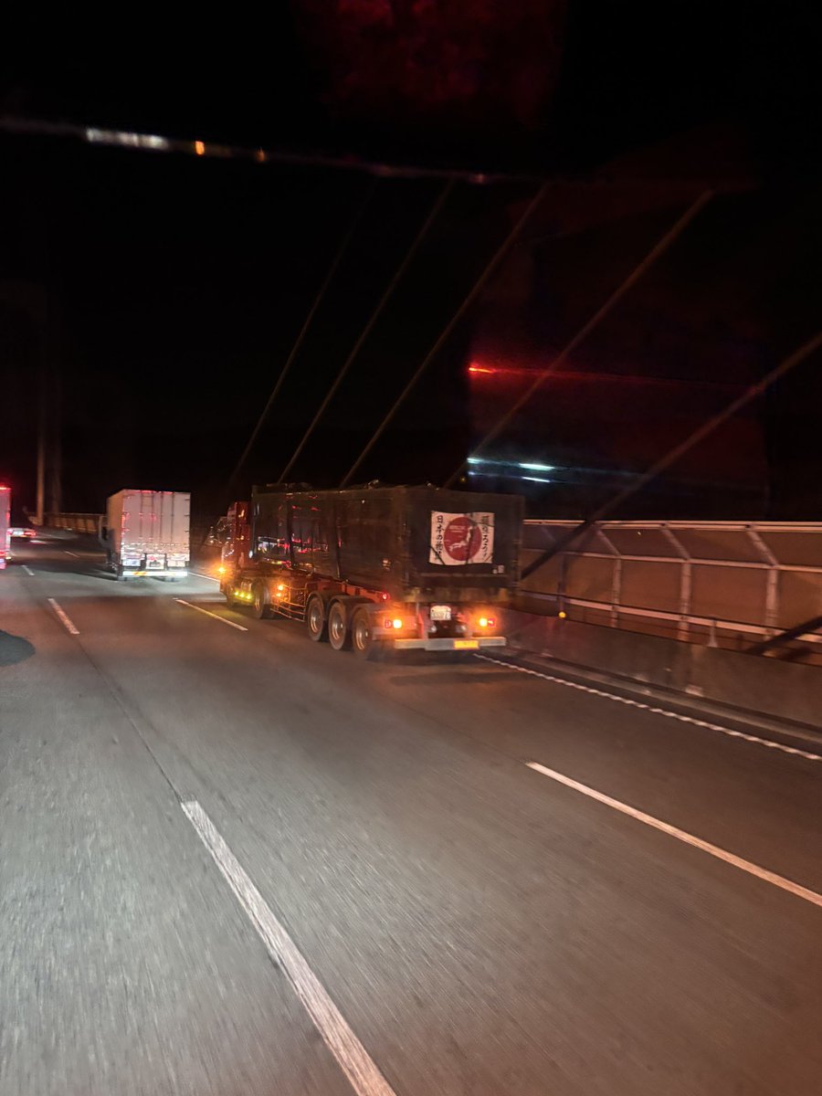 天どん tweet media