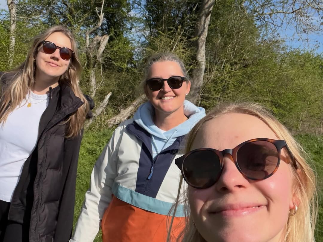 SJTaylorfans's tweet photo. Sarah selfies 🤩 https://t.co/ytvAUcPlSI