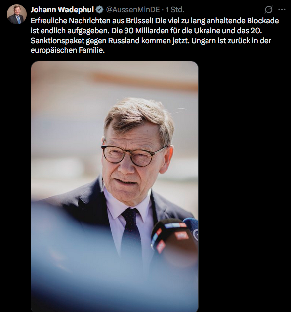 RobertJLorenz's tweet image. Man muss schon einen äußerst kranken und perversen Charakter haben wenn man sich darüber freut 40 Milliarden Euro von Deutschen Bürgern zu stehlen um sie einem korrupten Ukrainischen Dreckspack schenken zu können !

#Iran #Gaza #Hormus #Trump #Lanz #Laschet #Maischberger