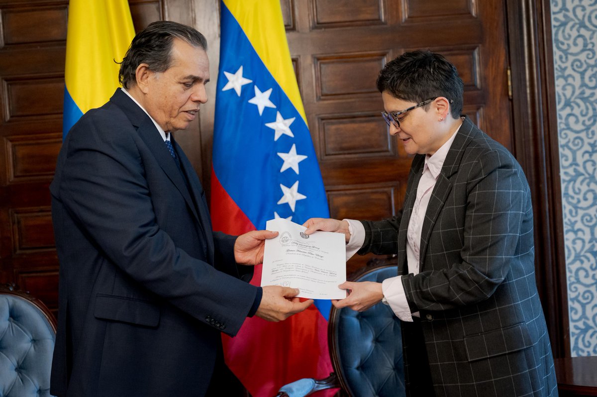 Cancilleria_ve's tweet image. 📰#Noticia | Embajador Ramón Orlando Maniglia presenta Copias de Estilo ante Cancillería colombiana

La presentación de las Copias de Estilo simboliza la voluntad política de seguir avanzando en la consolidación de relaciones fraternas.

mppre.gob.ve/publicacion/71…