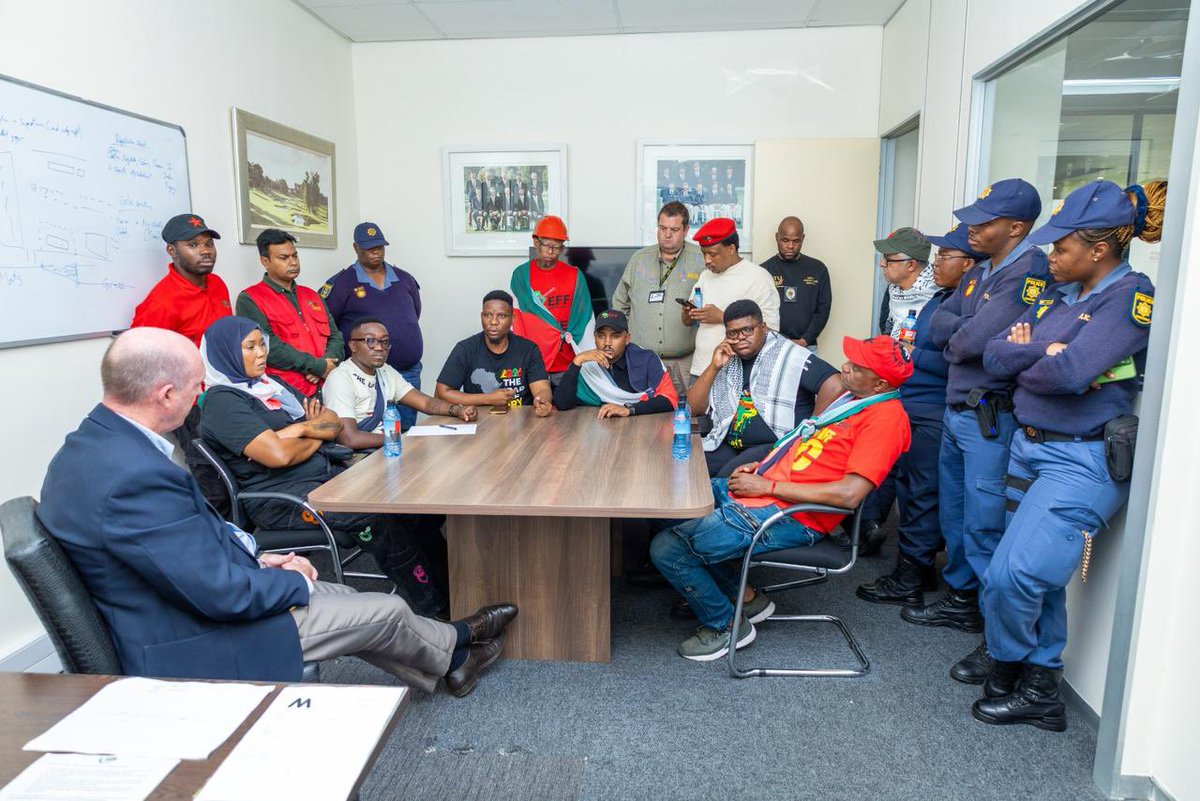 🚨Happening Now🚨

The EFF Leadership meeting with the Mr James Loughnane, the General Manager of Houghton Golf Club.

#FreePalestine