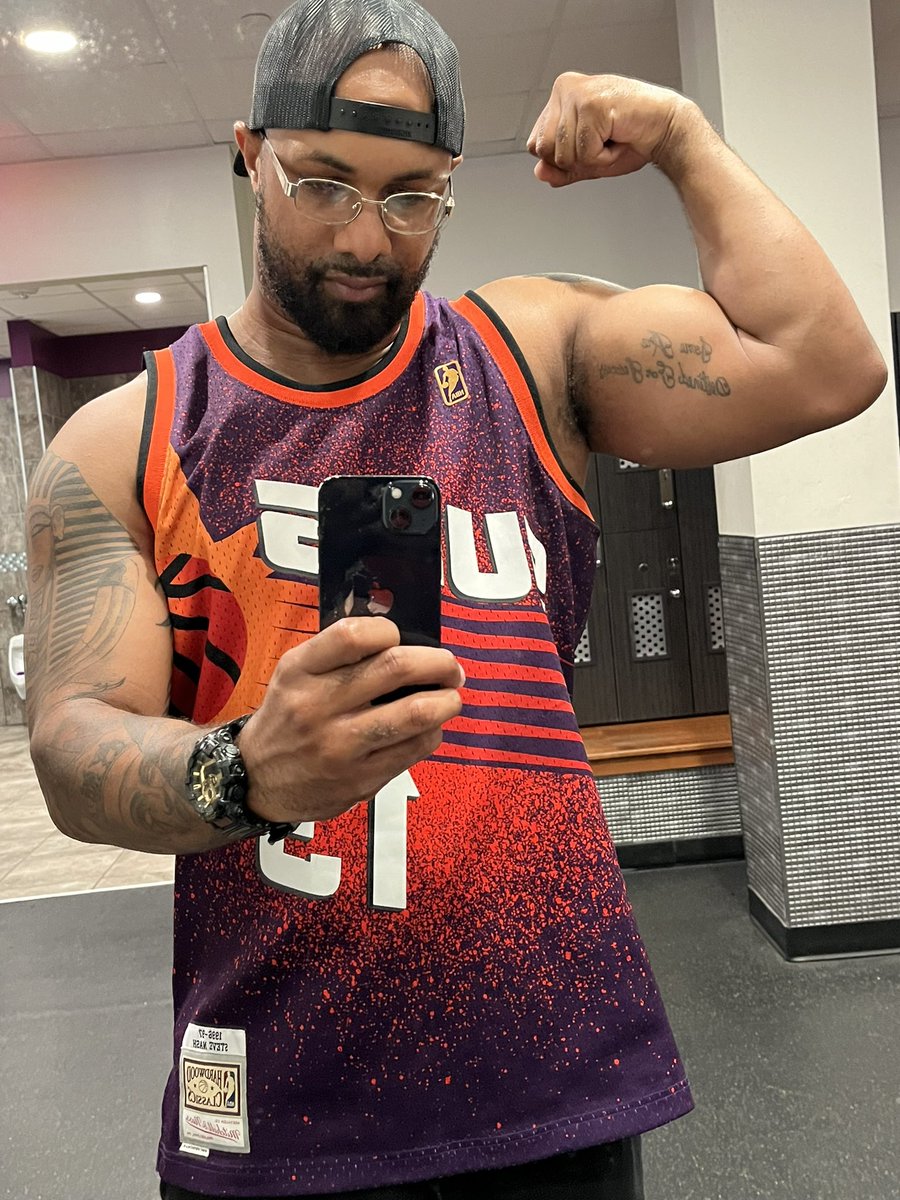 Trippy713Hippy's tweet image. Need some updated photos on this mf! Been in the gym goin crazy! #him #workinprogress #HealthAwareness #gains #fitness