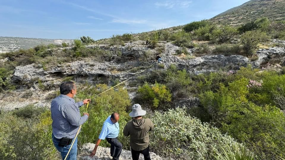 VisionUPP's tweet image. #VISION en #Tecamachalco
El presidente municipal Mateo Hernandez Lopez encabezó la supervisión de una propuesta, en coordinación con las áreas de Obras Públicas y Desarrollo Urbano, para aprovechar una barranca en el cerro Monumento mediante la construcción de una represa