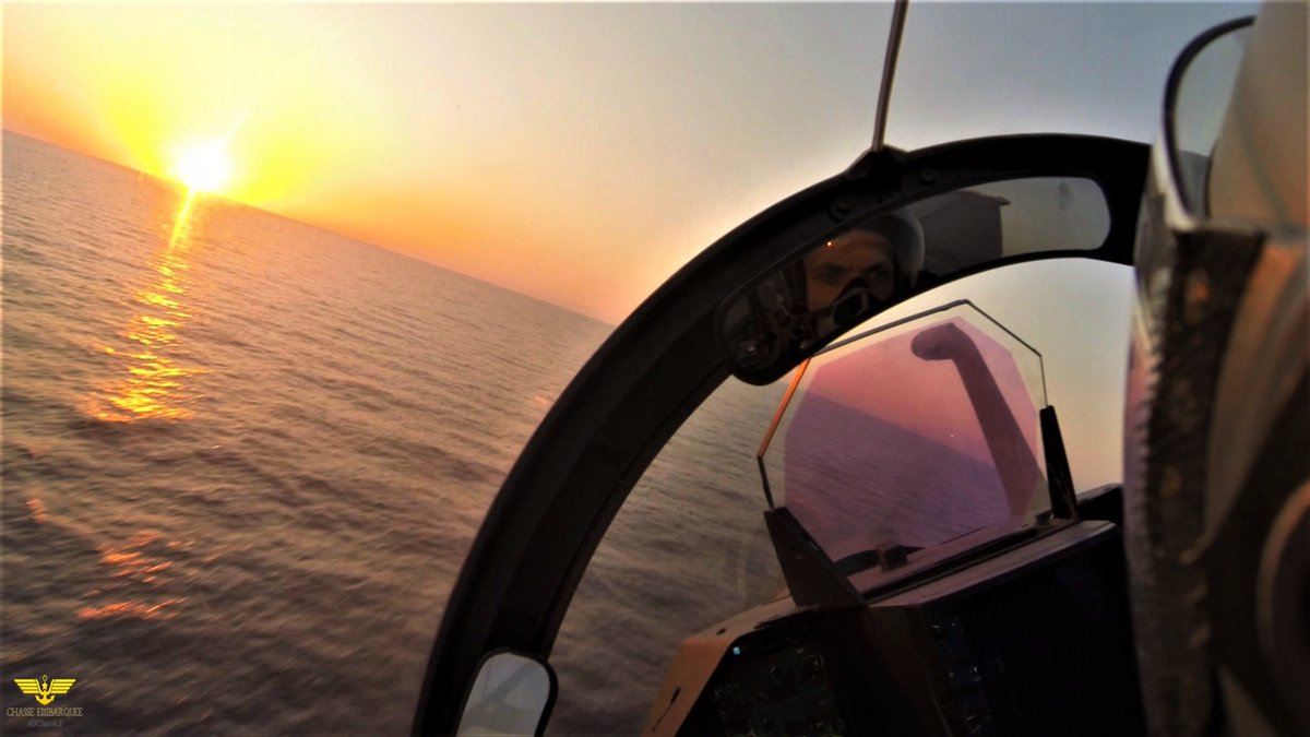 ChasseEmbarquee's tweet photo. La mer et un coucher de soleil, quoi de mieux pour terminer une mission 😉 https://t.co/eYO5cjvSx1