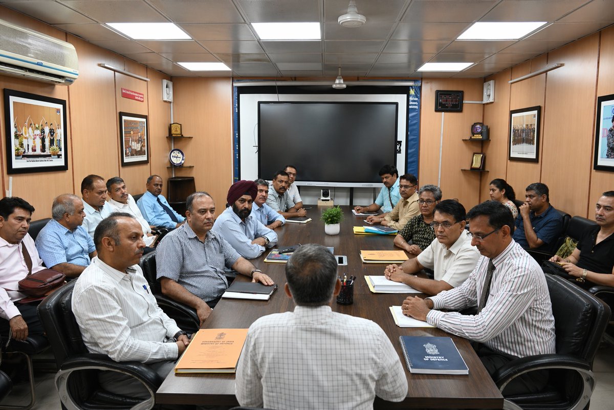 dgrIndia's tweet image. #DGR Empowering Veterans, strengthening security &amp;amp; safety of Govt assets.
17 Empanelment Certificates for #DGR Security Services Scheme awarded to Armed Forces Veteran Officers by Cmde Vikrant Kishore, Principal Director, DGR.
@SpokespersonMoD
 @adgpi
@IndiannavyMedia
 @IAF_MCC