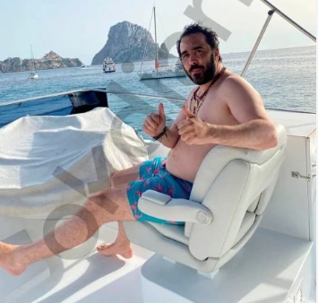 Hoy, Hacienda asciende a 2,4M€ la cantidad defraudada por Víctor de Aldama con el pelotazo de las mascarillas. Este tipo sigue en libertad. Su guardaespaldas es Dani Esteve de Desokupa y acaba de reabrir el restaurante cuya licencia fue concedida por Ana Botella, mujer de Aznar.