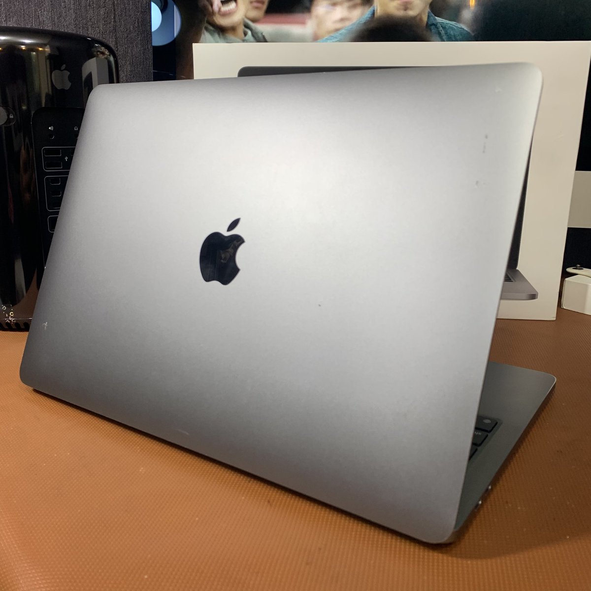 Apes Store ID tweet media