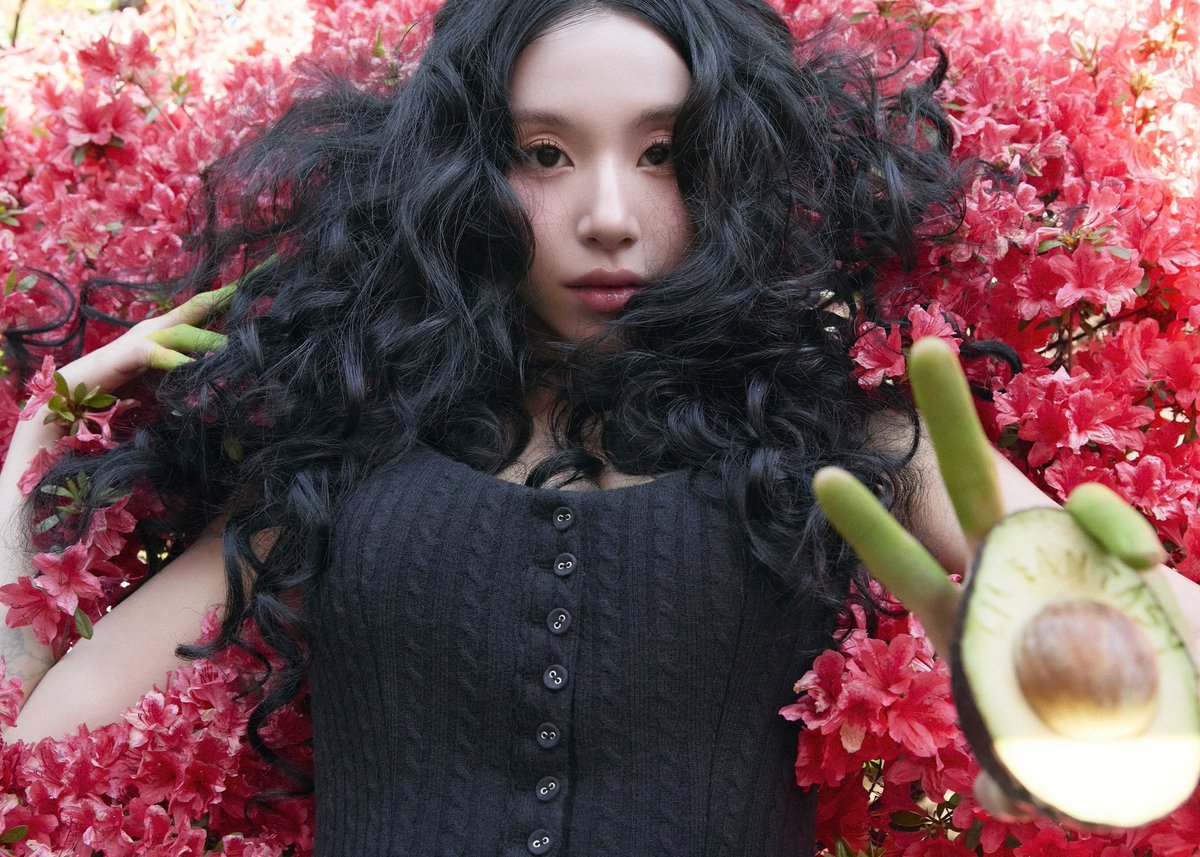 Happy 27th birthday to CHAEYOUNG of TWICE!