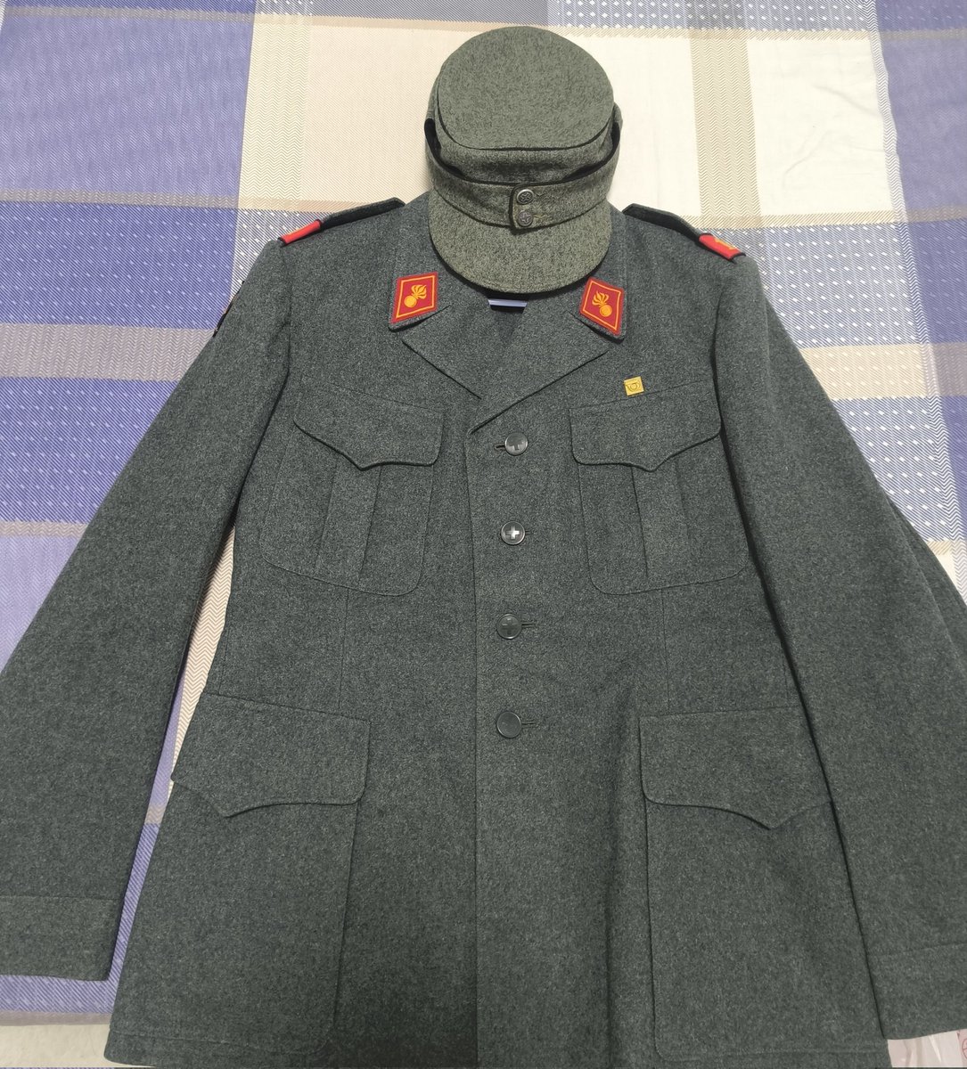 c60QBM's tweet photo. 最近收藏的Schweizer Armee 1959的夹克与山地帽，想获得一条配套的大尺寸裤子依旧是一个艰难的事情☹️ https://t.co/TmEcsJ4Iiy