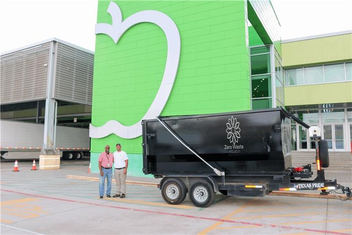 HoustonFoodBank's tweet photo. Happy Earth Day! 🌍

Houston Food Bank is proud to celebrate this day by announcing our new partnership with Zero Waste Houston, a local, family‑run organization dedicated to achieving zero waste.🌱 

Learn more about this partnership here: https://t.co/2f4vrtejhK https://t.co/UVVbNm7gd3