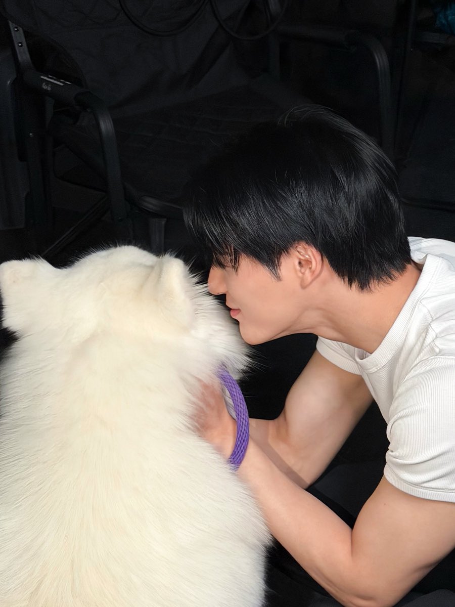 happy birthday boss onej miss na kita baby hindi ko na kaya 😭😭🥹

#제노생일축하하러f1보다빠르게옴
#LoveLeeJENODay
#HAPPYJENODAY