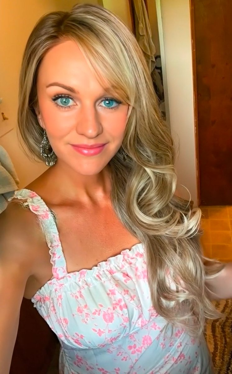 Jane_v_Mohr's tweet image. #humpday indeed
                                          😘😘😘