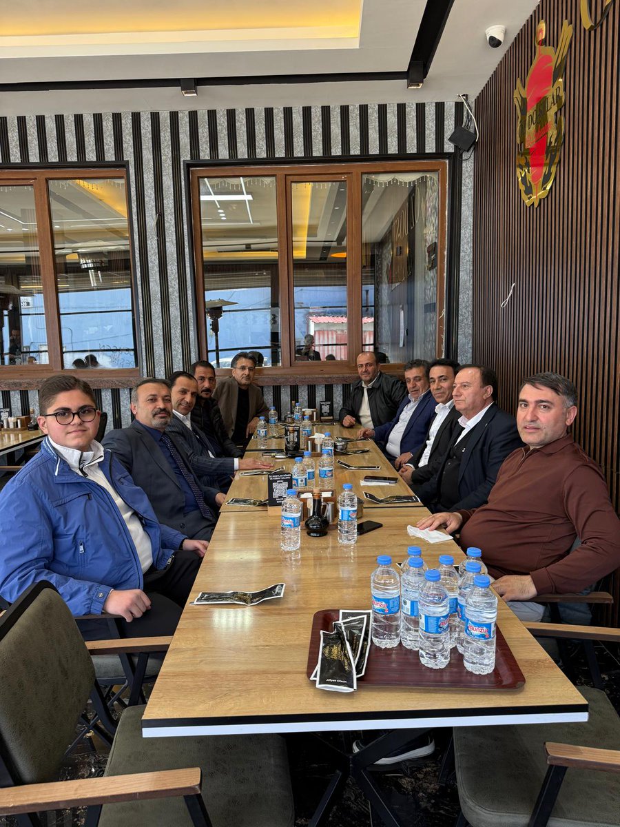 Aliihsantiwiter's tweet photo. VAN

Artı değer firma yönetim kurulu Bşk sayın
 NAZIM KARAKOÇ
ve Çaldıran ilçemizin esnafları
Sayın Ali ihsan ÇINARBAY 
Sayın Hüseyin KALAY
Sayın NESİN ERTOPÇU
Sayın Av Mehmet gül beylerle bir araya geldik
Çaldıran ilçemizle ilgili göruş alışverişinde bulunduk. https://t.co/0ukec1kYCW