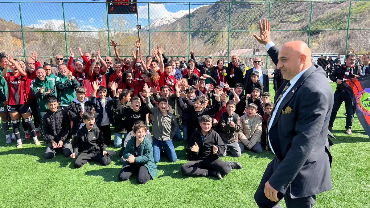 Bugün Şemdinli İlçe Stadı’nda 
Yüksekova Spor kadın Futbol Takımımızın sergilemiş olduğu mücadele ve ortaya konulan karakter, hepimiz için gurur vericiydi. Galatasaray gibi güçlü bir rakip karşısında alınan 2-1’lik bu anlamlı galibiyet, sahadaki disiplinin, azmin ve inancın en
